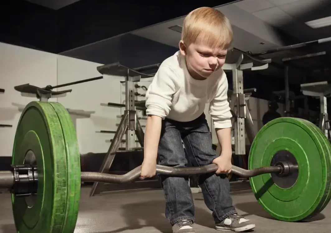 ¿Los niños pueden hacer entrenamientos con pesas?