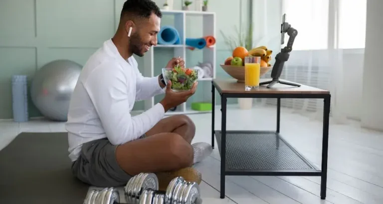 Persona comiendo antes de entrenar